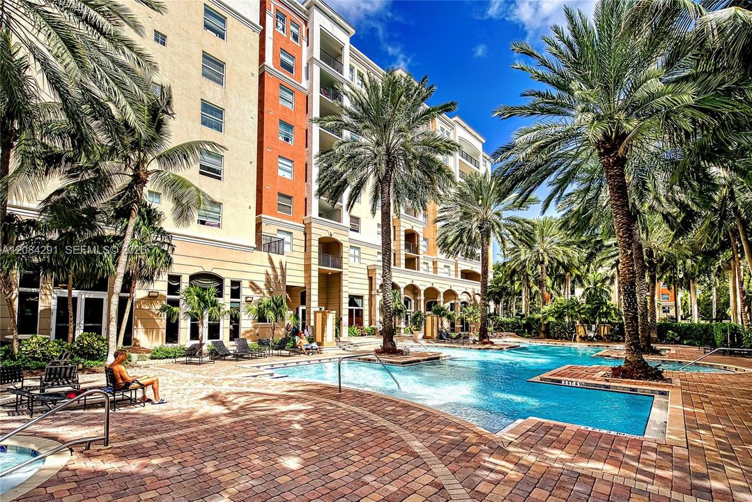 For Rent: $2,650 (2 beds, 1 baths, 907 Square Feet)