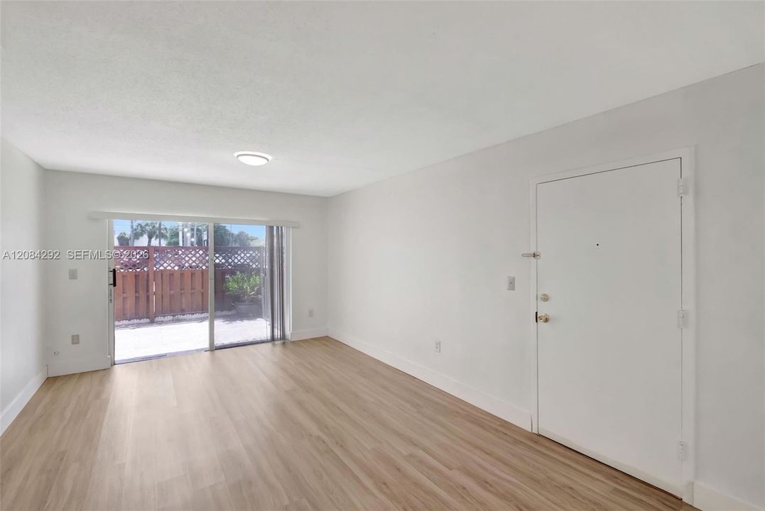 For Rent: $2,350 (2 beds, 2 baths, 1061 Square Feet)
