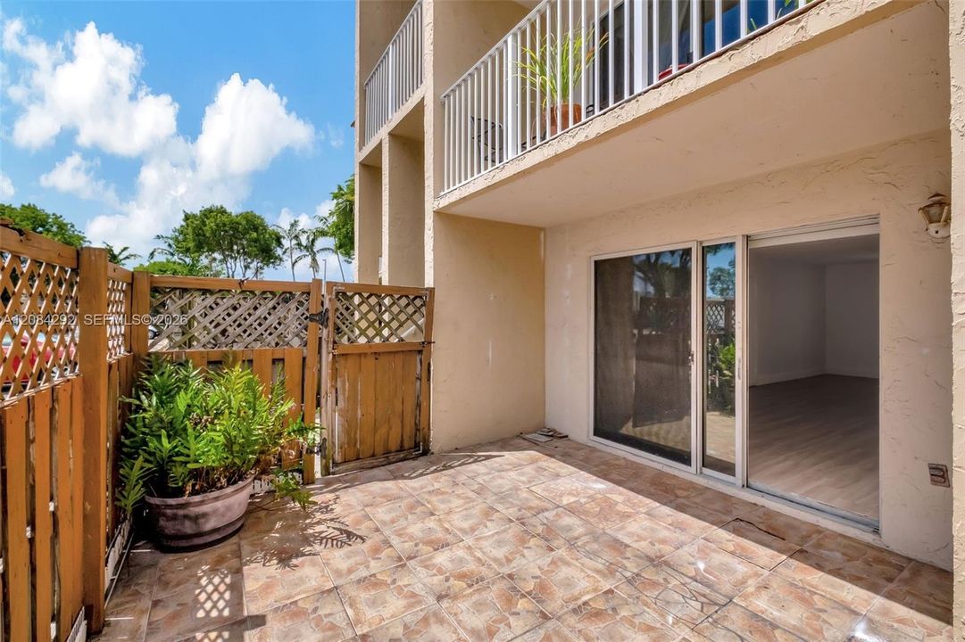 For Rent: $2,350 (2 beds, 2 baths, 1061 Square Feet)