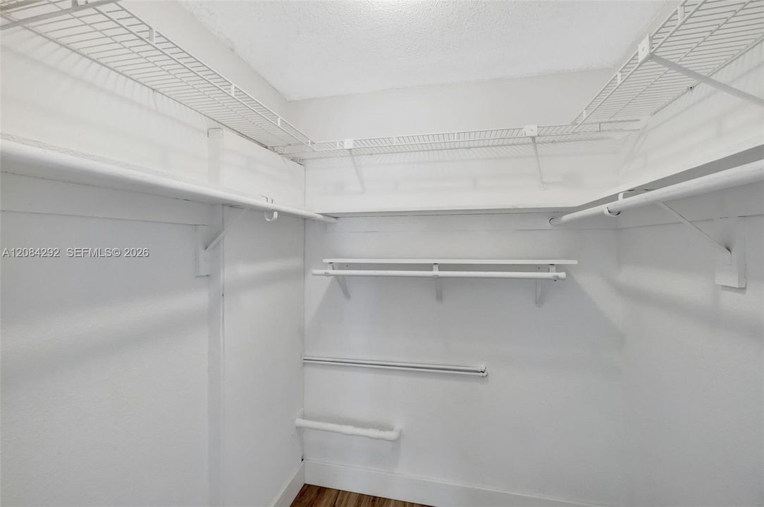 For Rent: $2,350 (2 beds, 2 baths, 1061 Square Feet)
