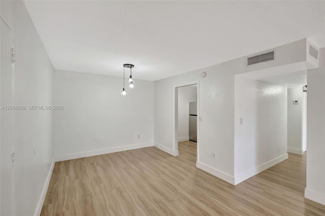 For Rent: $2,350 (2 beds, 2 baths, 1061 Square Feet)
