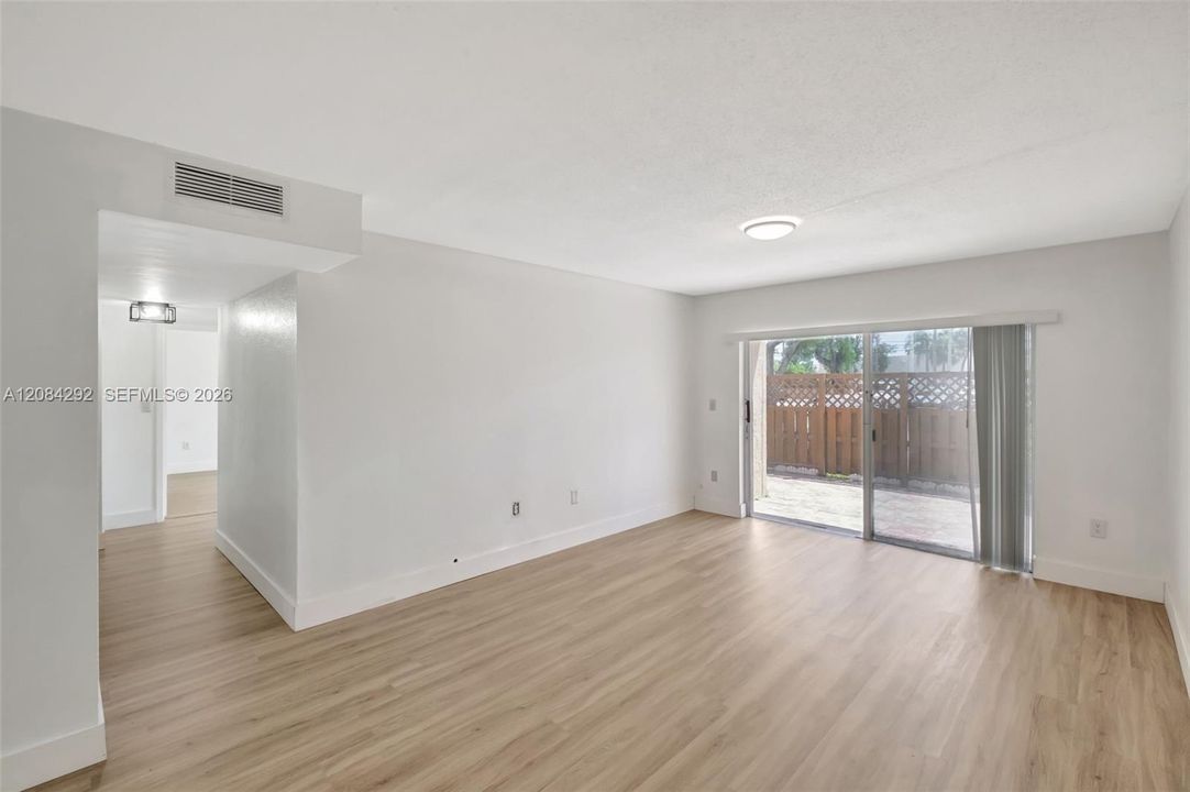 For Rent: $2,350 (2 beds, 2 baths, 1061 Square Feet)
