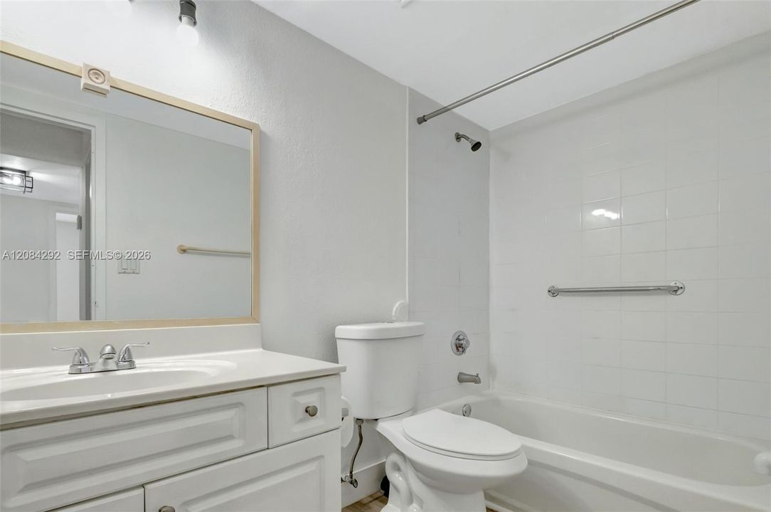For Rent: $2,350 (2 beds, 2 baths, 1061 Square Feet)