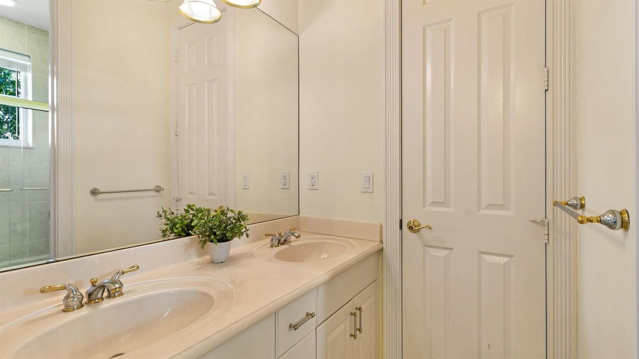 44_accutour_01 2761-se-9th-st -042
