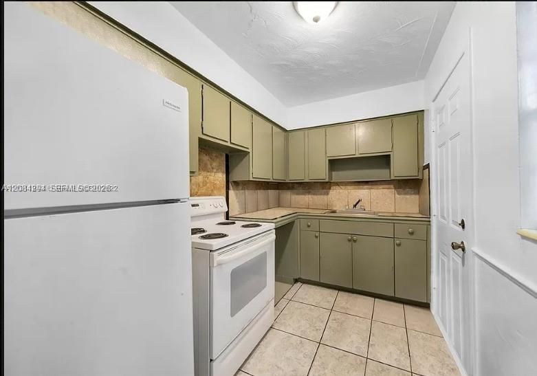 For Rent: $2,100 (2 beds, 1 baths, 2920 Square Feet)