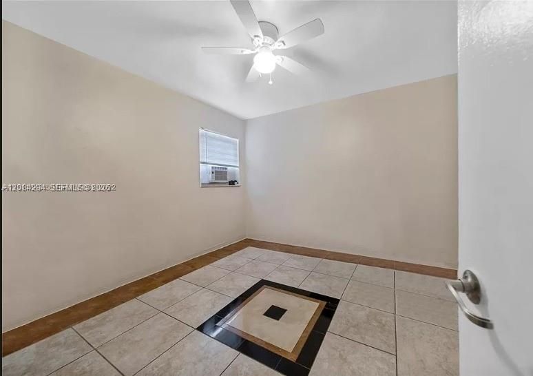For Rent: $2,100 (2 beds, 1 baths, 2920 Square Feet)