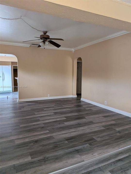 For Rent: $2,000 (3 beds, 1 baths, 1930 Square Feet)