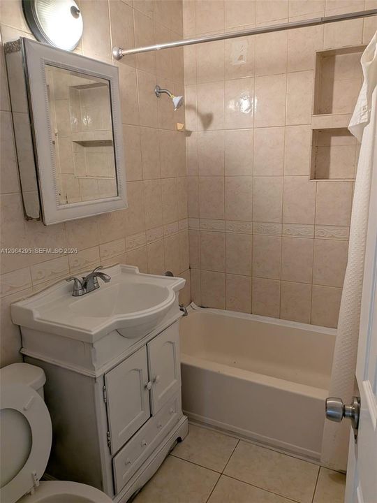 For Rent: $2,000 (3 beds, 1 baths, 1930 Square Feet)