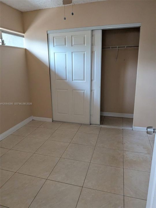 For Rent: $2,000 (3 beds, 1 baths, 1930 Square Feet)