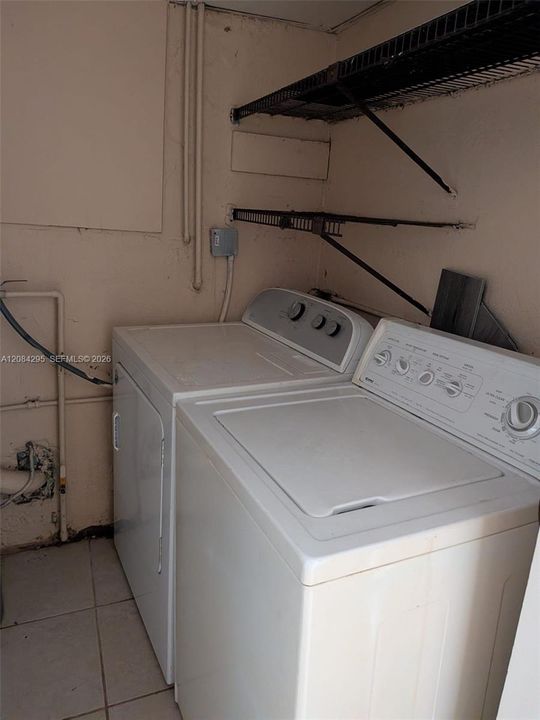 For Rent: $2,000 (3 beds, 1 baths, 1930 Square Feet)