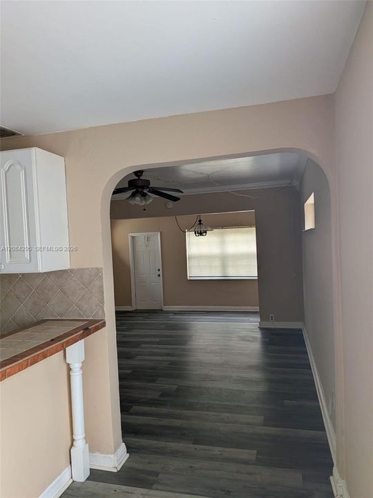 For Rent: $2,000 (3 beds, 1 baths, 1930 Square Feet)