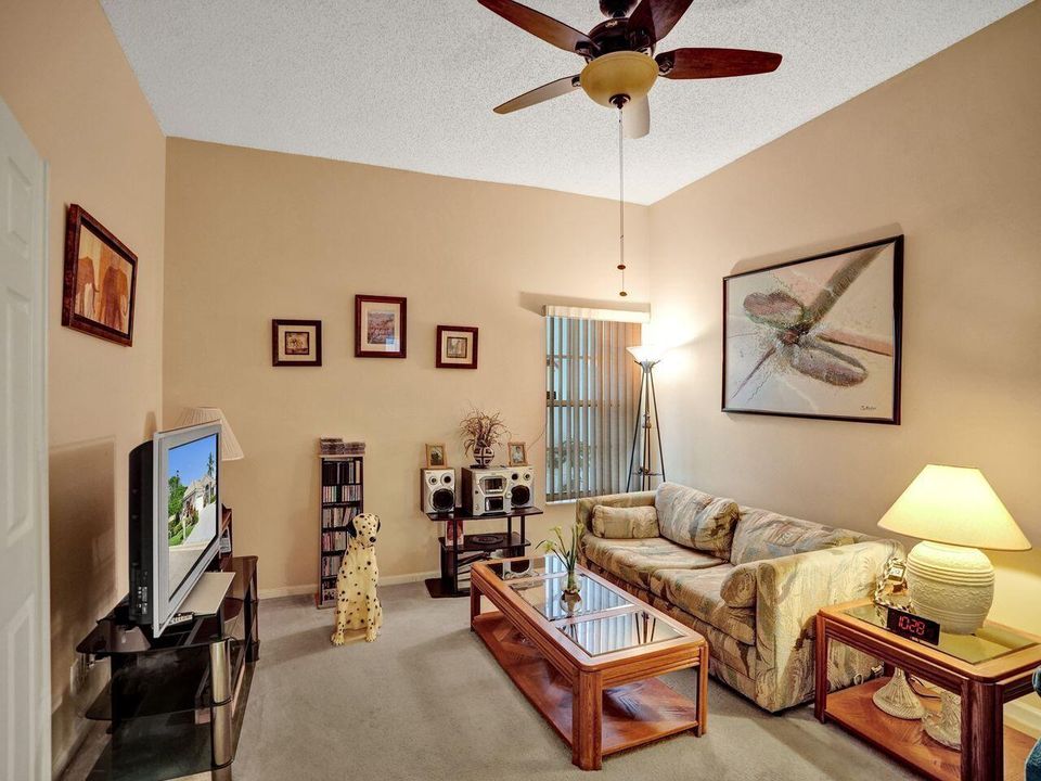 Den/Bedroom