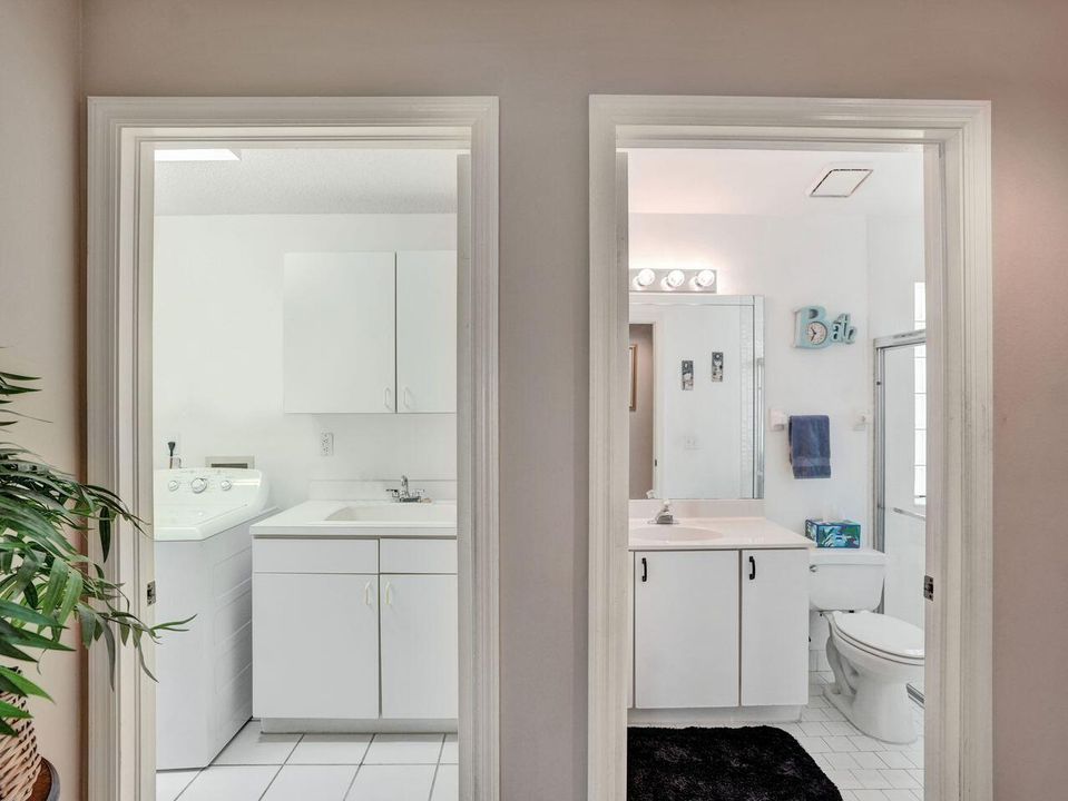 Hallway Bath/Laundry