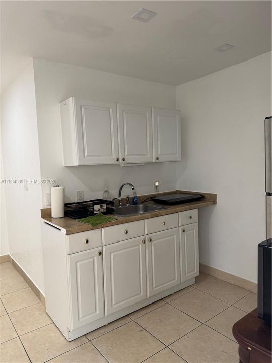 For Rent: $1,350 (1 beds, 1 baths, 1858 Square Feet)