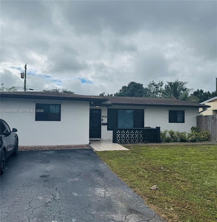 For Rent: $1,350 (1 beds, 1 baths, 1858 Square Feet)