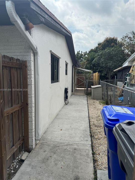 For Rent: $1,350 (1 beds, 1 baths, 1858 Square Feet)