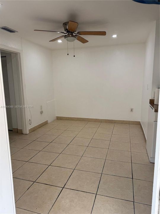 For Rent: $1,350 (1 beds, 1 baths, 1858 Square Feet)