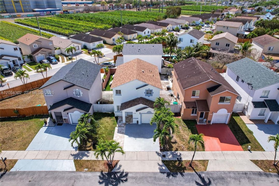 En Venta: $599,900 (3 camas, 3 baños, 1425 Pies cuadrados)