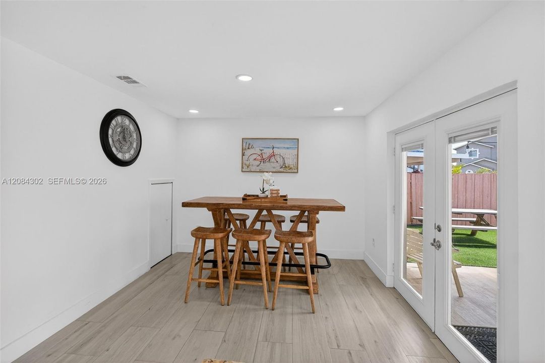En Venta: $599,900 (3 camas, 3 baños, 1425 Pies cuadrados)