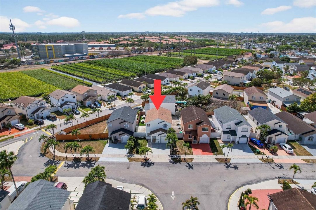 En Venta: $599,900 (3 camas, 3 baños, 1425 Pies cuadrados)