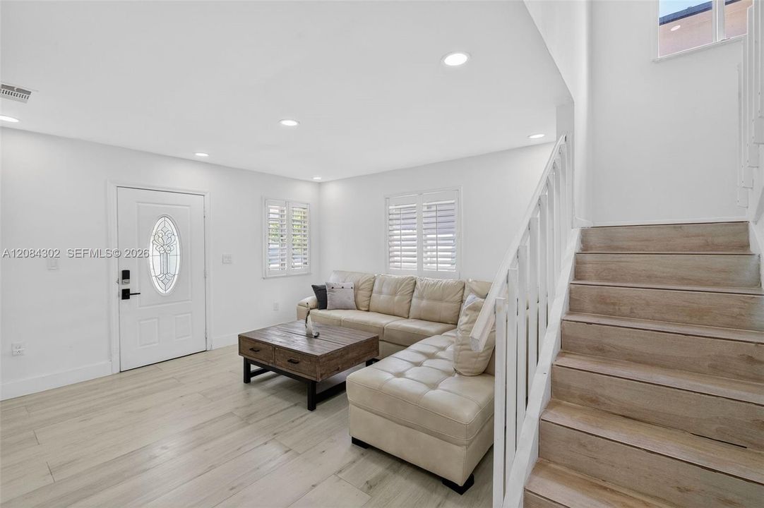 En Venta: $599,900 (3 camas, 3 baños, 1425 Pies cuadrados)