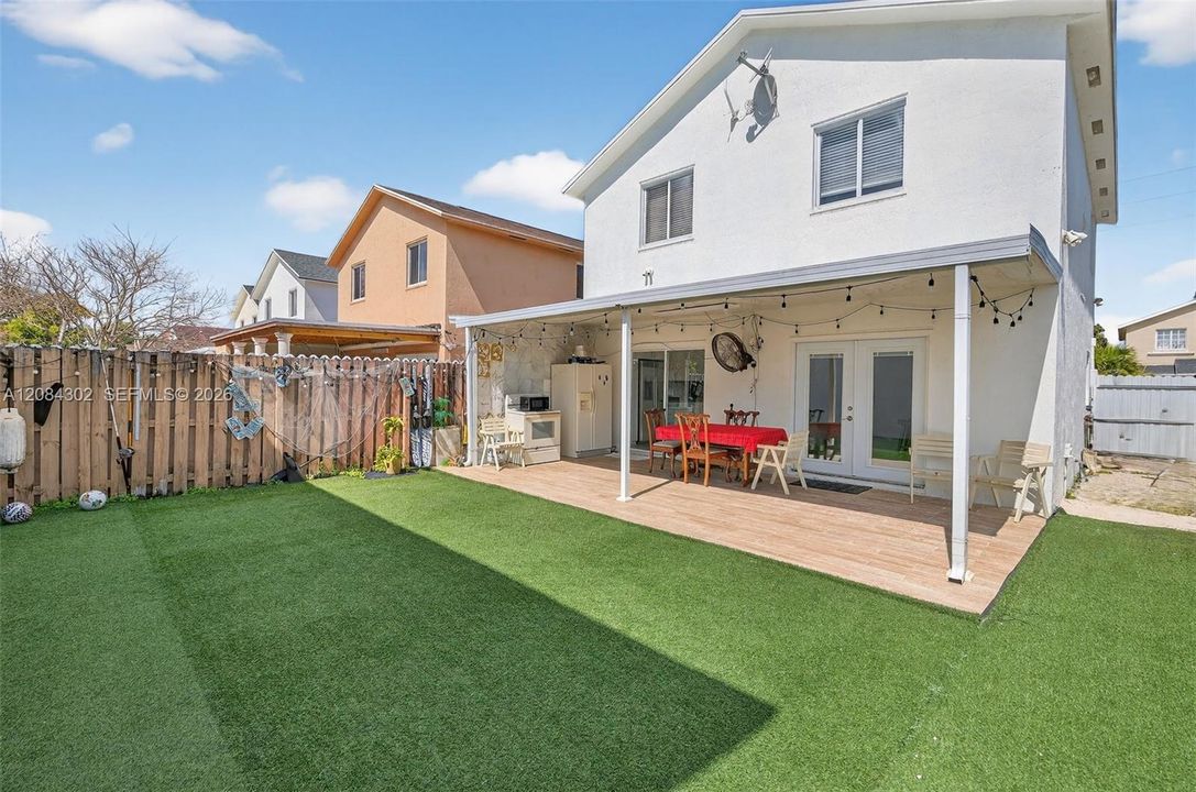En Venta: $599,900 (3 camas, 3 baños, 1425 Pies cuadrados)