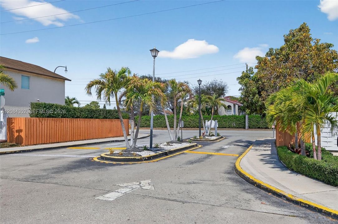 En Venta: $599,900 (3 camas, 3 baños, 1425 Pies cuadrados)