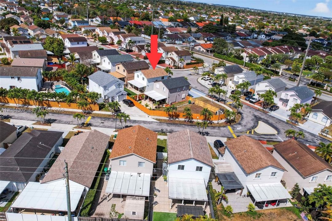 En Venta: $599,900 (3 camas, 3 baños, 1425 Pies cuadrados)