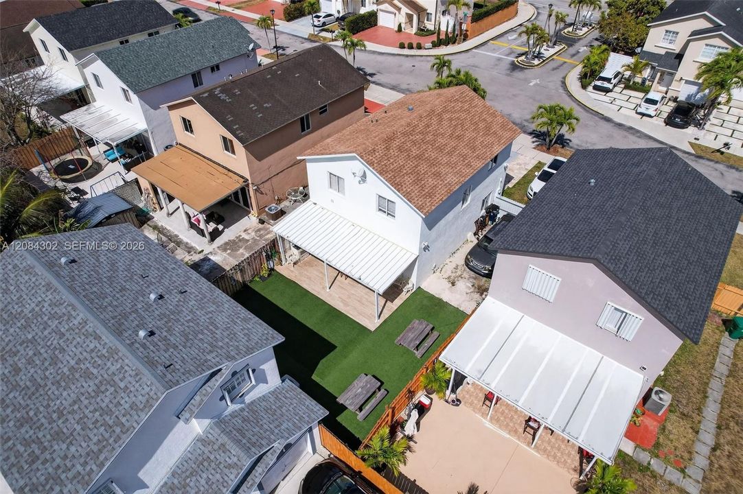 En Venta: $599,900 (3 camas, 3 baños, 1425 Pies cuadrados)