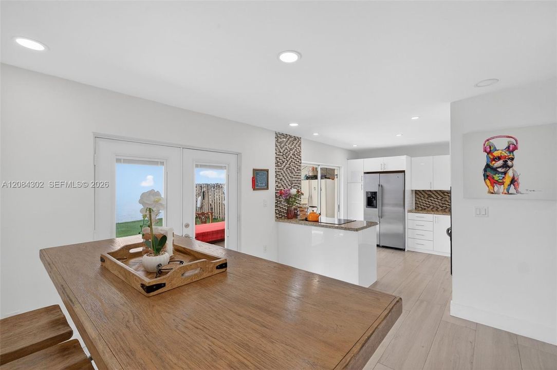 En Venta: $599,900 (3 camas, 3 baños, 1425 Pies cuadrados)