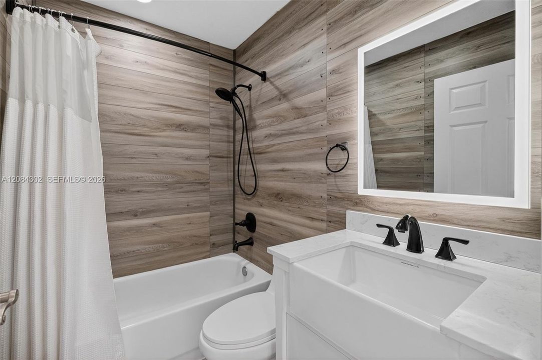 En Venta: $599,900 (3 camas, 3 baños, 1425 Pies cuadrados)