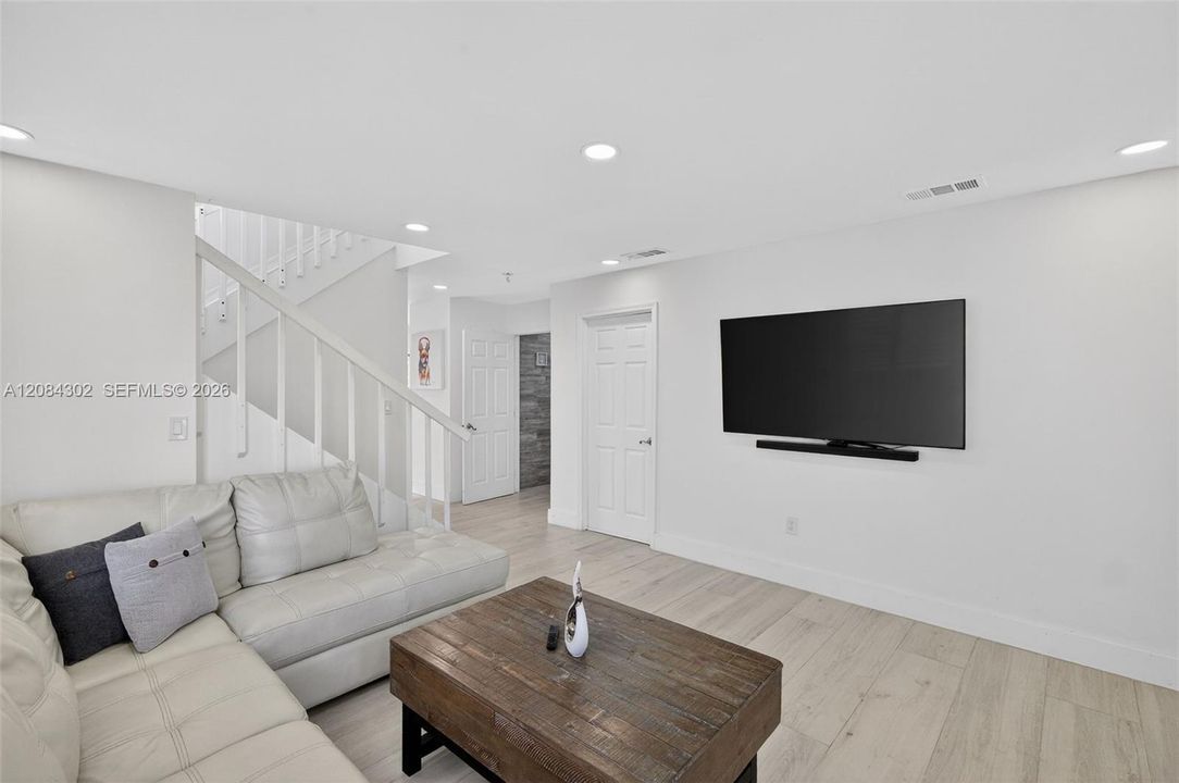 En Venta: $599,900 (3 camas, 3 baños, 1425 Pies cuadrados)