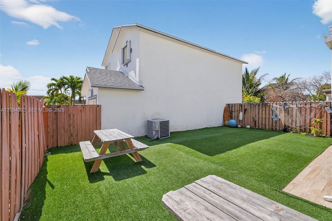 En Venta: $599,900 (3 camas, 3 baños, 1425 Pies cuadrados)