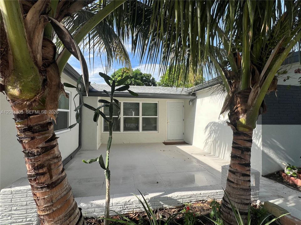 For Rent: $3,000 (3 beds, 2 baths, 1400 Square Feet)