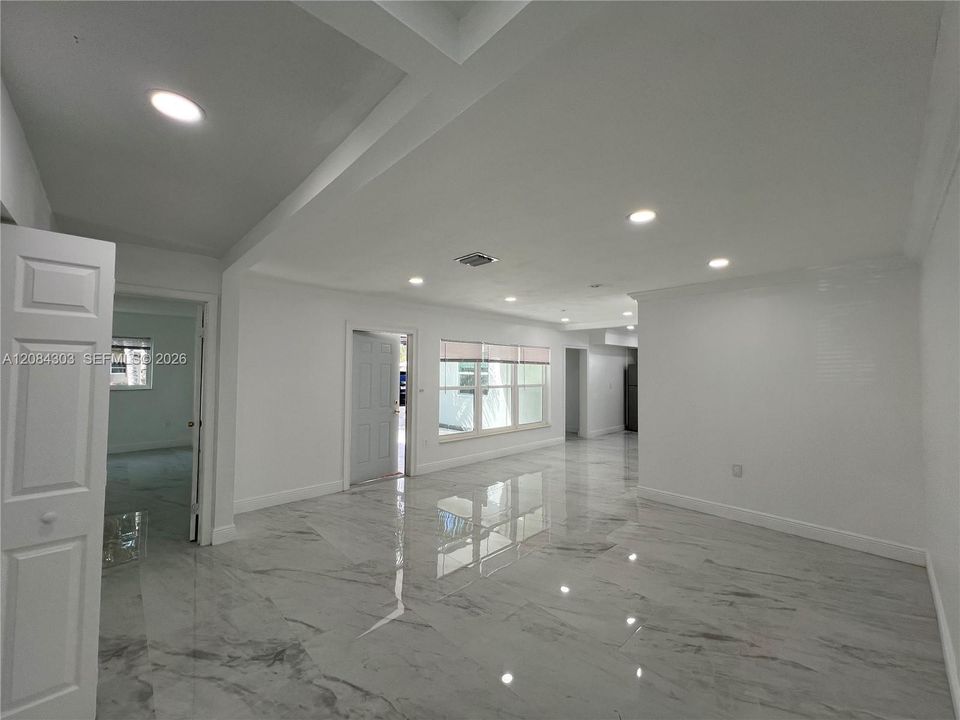 For Rent: $3,000 (3 beds, 2 baths, 1400 Square Feet)