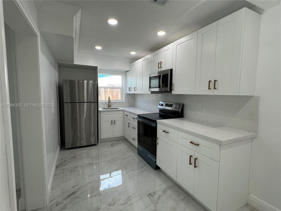 For Rent: $3,000 (3 beds, 2 baths, 1400 Square Feet)