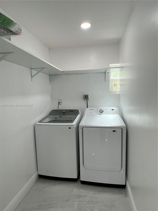 For Rent: $3,000 (3 beds, 2 baths, 1400 Square Feet)