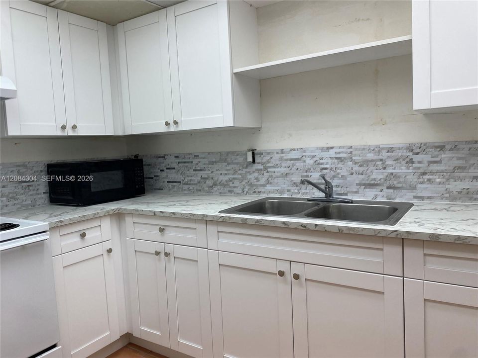 For Rent: $2,100 (2 beds, 2 baths, 960 Square Feet)
