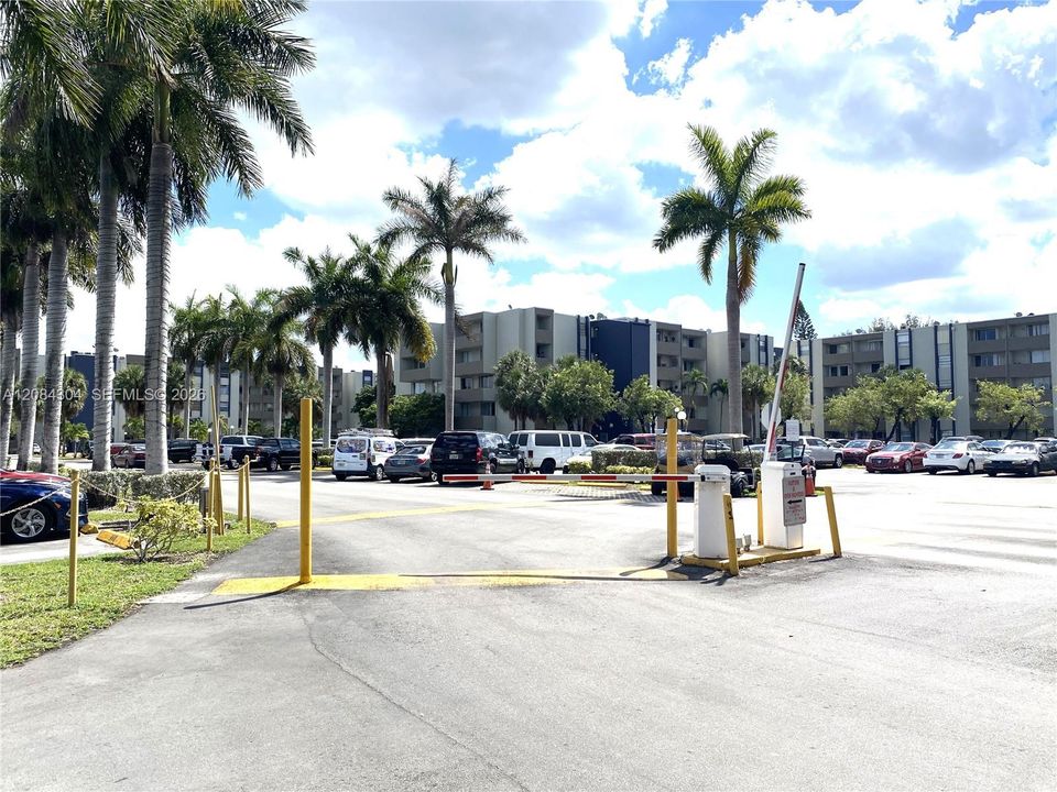 For Rent: $2,100 (2 beds, 2 baths, 960 Square Feet)