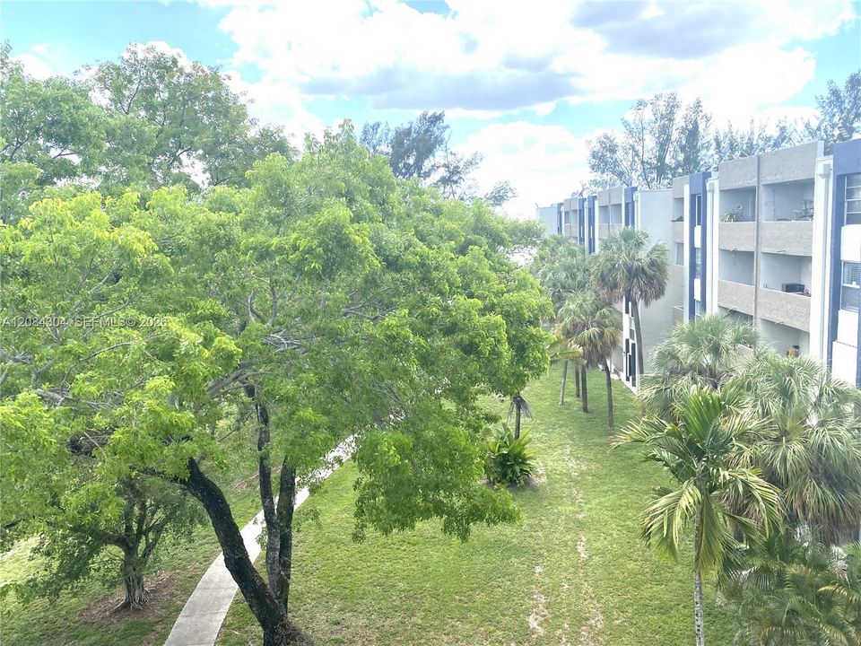 For Rent: $2,100 (2 beds, 2 baths, 960 Square Feet)