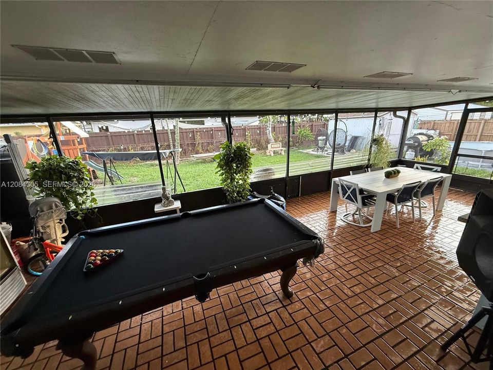 For Rent: $3,000 (3 beds, 2 baths, 1400 Square Feet)