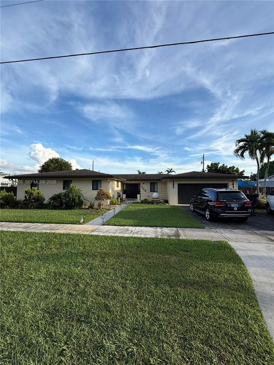 For Rent: $3,000 (3 beds, 2 baths, 1400 Square Feet)