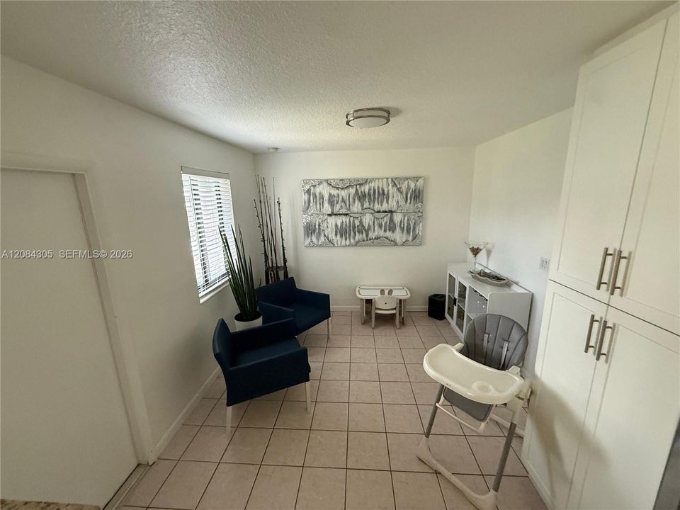 For Rent: $3,000 (3 beds, 2 baths, 1400 Square Feet)