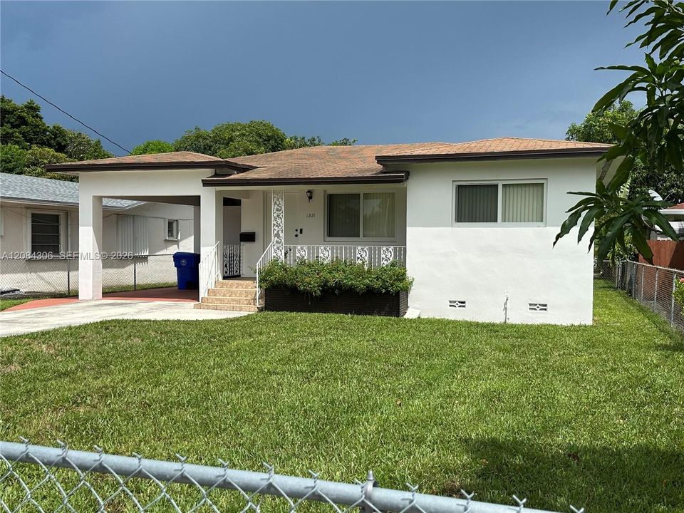 Large front & backyard