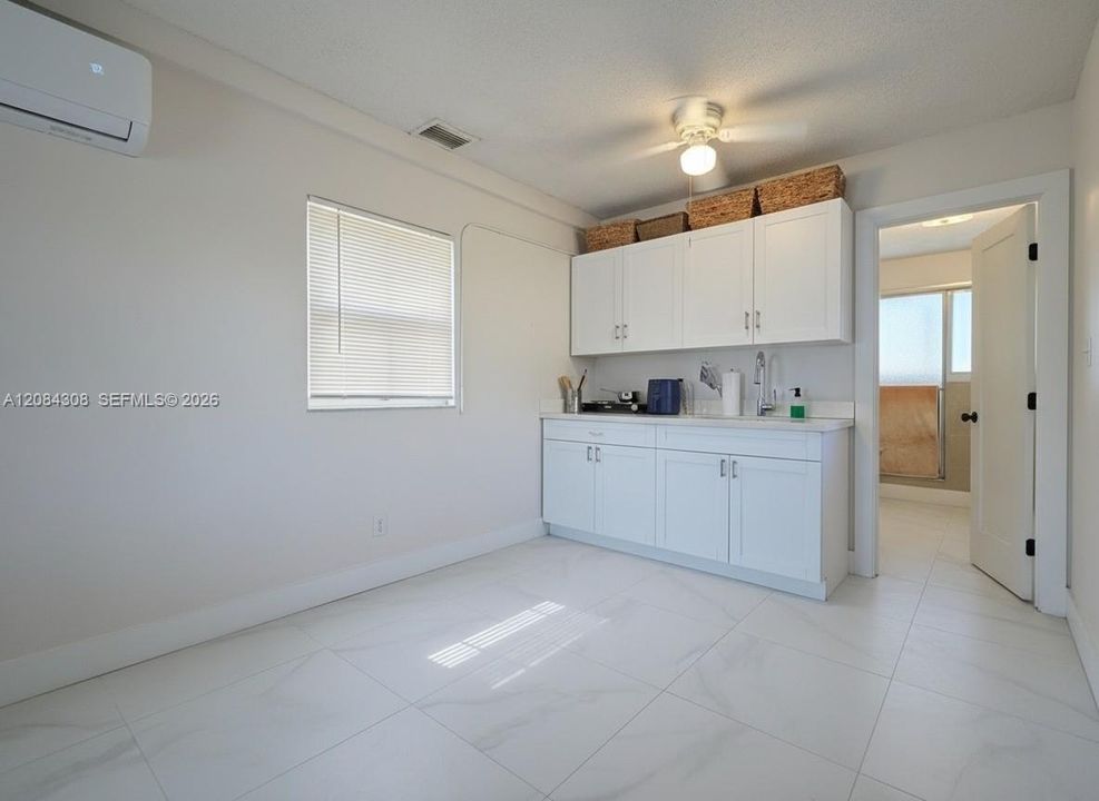 For Rent: $1,350 (0 beds, 1 baths, 1266 Square Feet)