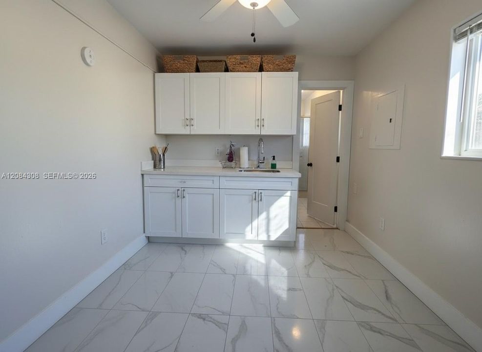 For Rent: $1,350 (0 beds, 1 baths, 1266 Square Feet)
