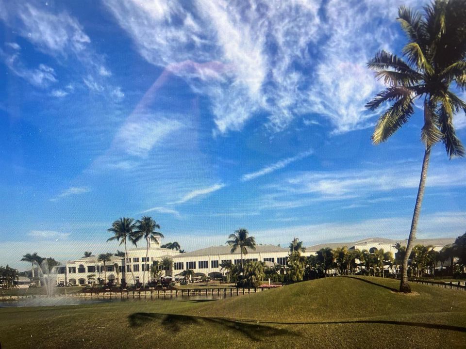 CLUB HOUSE
