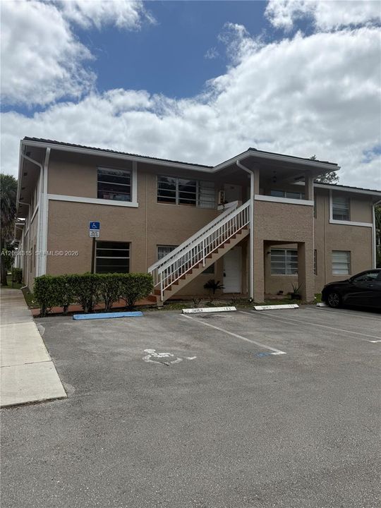 For Rent: $1,900 (2 beds, 2 baths, 768 Square Feet)