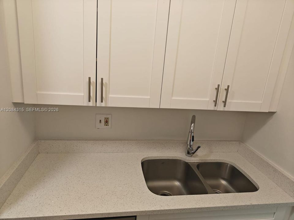 For Rent: $1,900 (2 beds, 2 baths, 768 Square Feet)