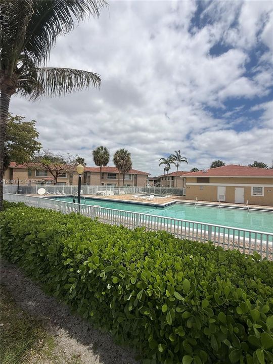For Rent: $1,900 (2 beds, 2 baths, 768 Square Feet)